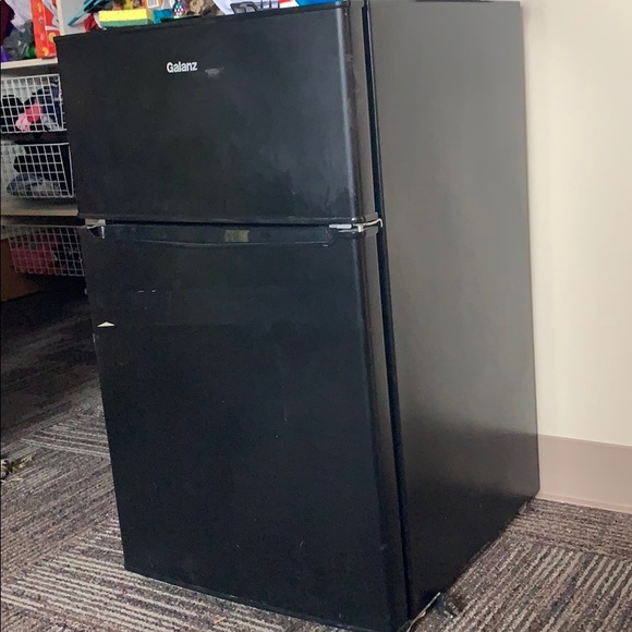 Mini fridge - Picture 2 of 2